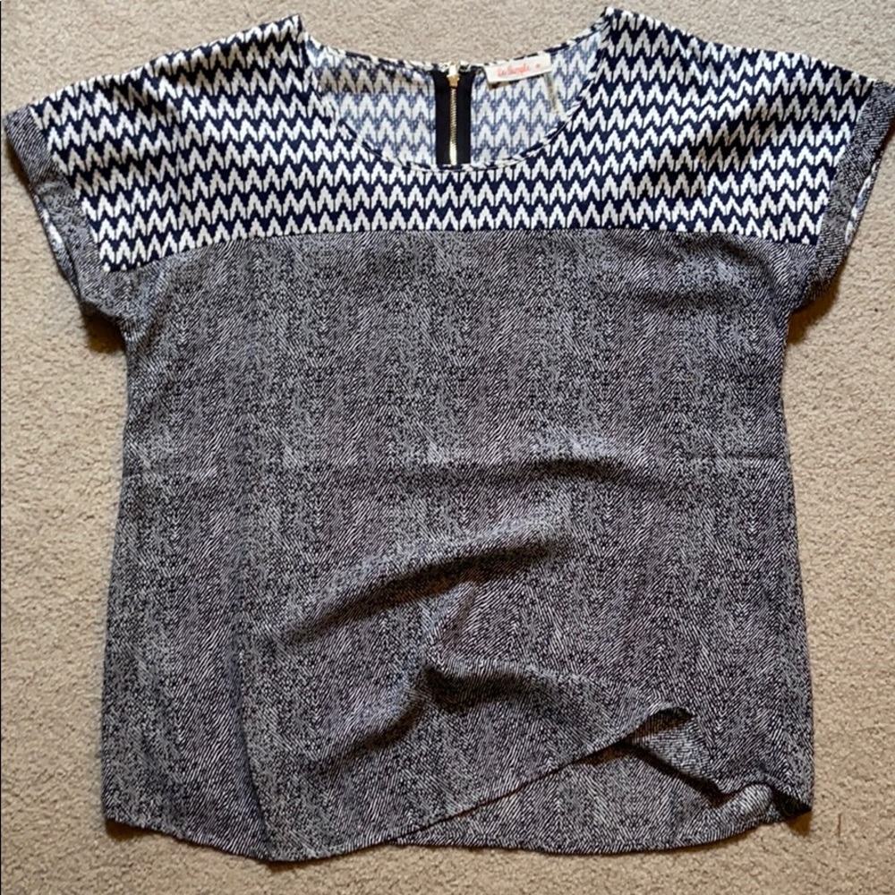 Short sleeve dress top with back zip detail